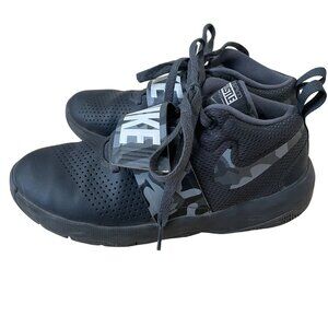 Nike Team Hustle D8 Athletic Shoes Youth Size 6.5 Gray Camo Mid Ankle
